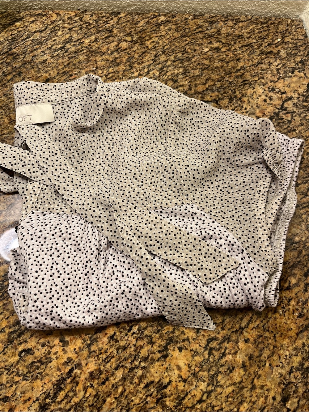 LOFT two-tone  Light Gray Polka Dot Short Sleeve Peasant Top!! - Picture 4 of 4